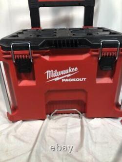 Milwaukee Tool PACKOUT 22-inch Rolling Tool Box