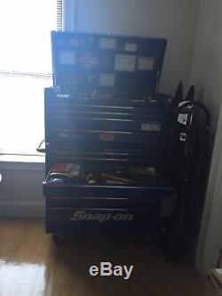 Snap-On tool box bottom roll cab with top chest WITH LOTS OF TOOLS
