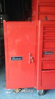 Snap on rolling tool box
